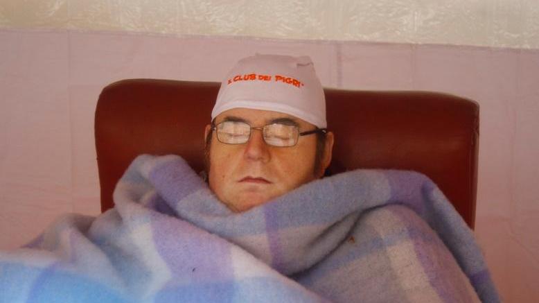 La copia di Gianni Fantoni "dorme" in Galleria Matteotti