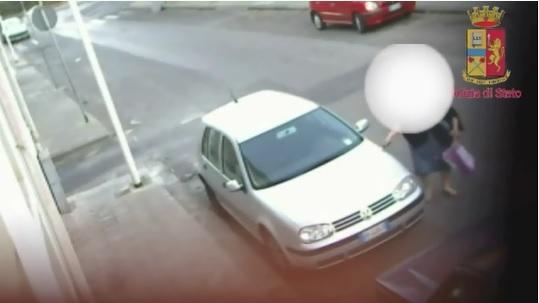 Il filmato della polizia che incastra la donna