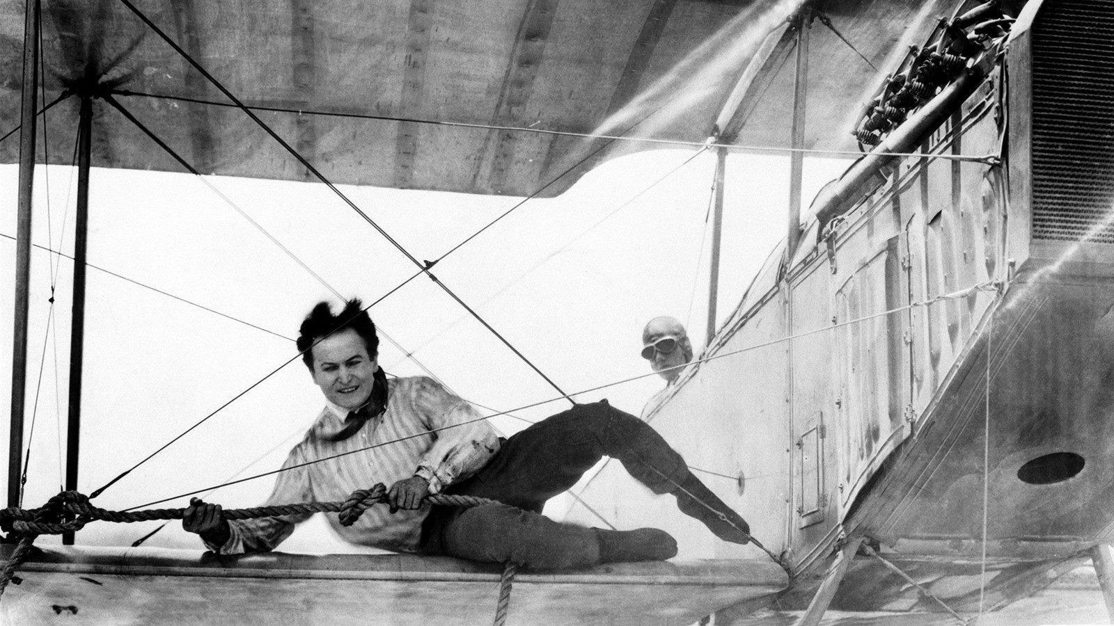 Houdinì, 90 anni dopo la morte: tutti i demoni del mago dell'impossibile - Video 