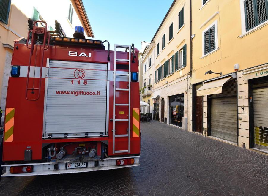 Scosse in Maremma I vigili del fuoco controllano le case 