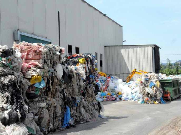 Idee in Comune: se vinceremo chiuderemo la ditta Costa