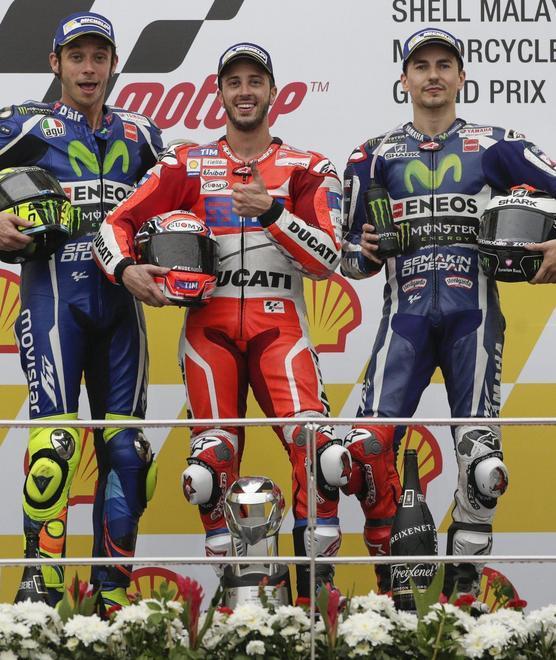 Uragano Dovizioso: a Sepang mette in riga Vale e Lorenzo