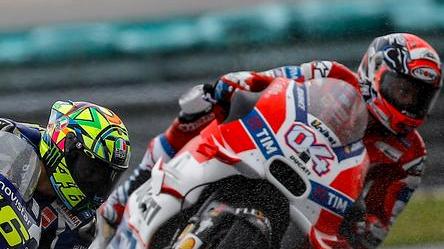 Dovizioso strepitoso costringe Rossi alla resa