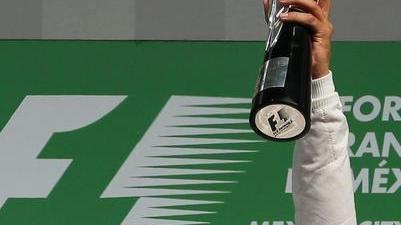 Hamilton scatenato, ma Rosberg c’è