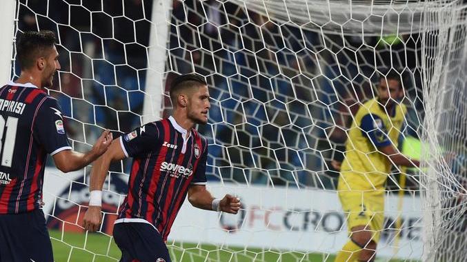 Una super Atalanta schianta il Genoa, prima gioia del Crotone