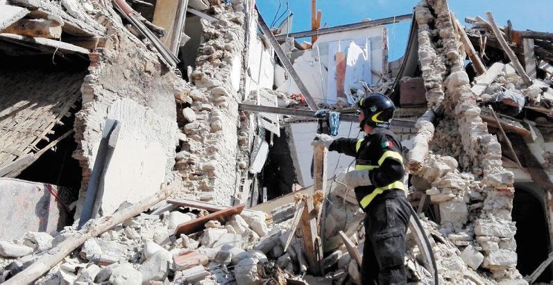 Terremoto, la proposta: «Aprite gli alberghi dell’isola per ospitare gli sfollati» 