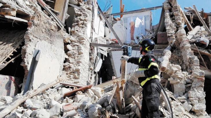 Terremoto, la proposta: «Aprite gli alberghi dell’isola per ospitare gli sfollati»