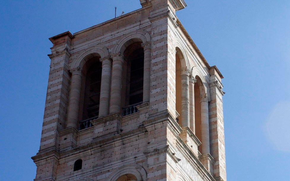 Campanile, impalcature anti crolli 