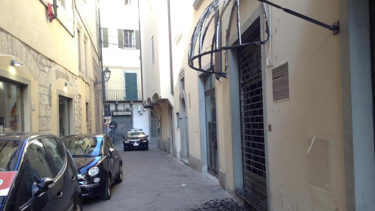 La tenda completamente distrutta del ristorante "Baghino" (Batavia)