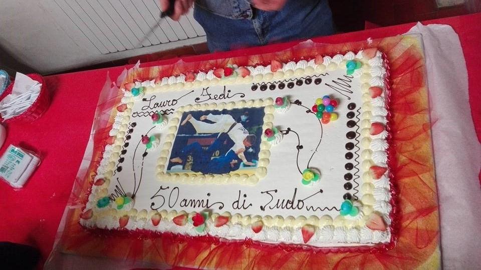 La grande torta per i 50 anni di judo di Lauro Fedi