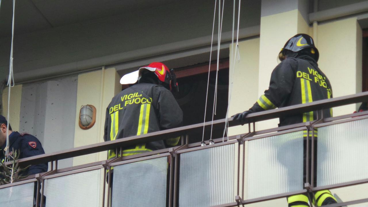 Modena, incendio in un appartamento, due bimbi tratti in salvo