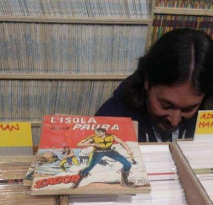 Edoardo Calvano accanto all’Isola della Paura un numero di Zagor uscito nel 1987 assai richiesto dai collezionisti
