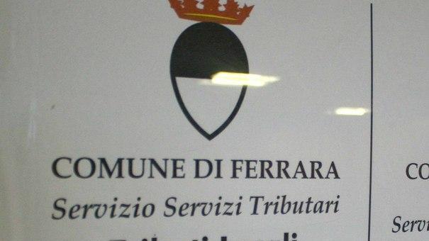 Trova l’ufficio Tari chiuso e si arrabbia: avvisate almeno