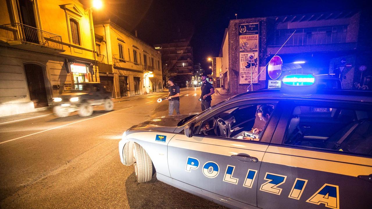 Volanti della polizia nel centro di Montecatini