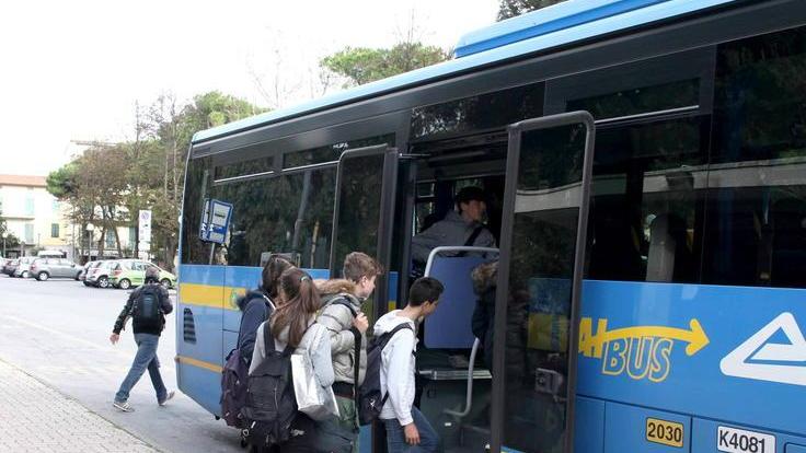 L’autobus non passa Gli studenti restano a piedi