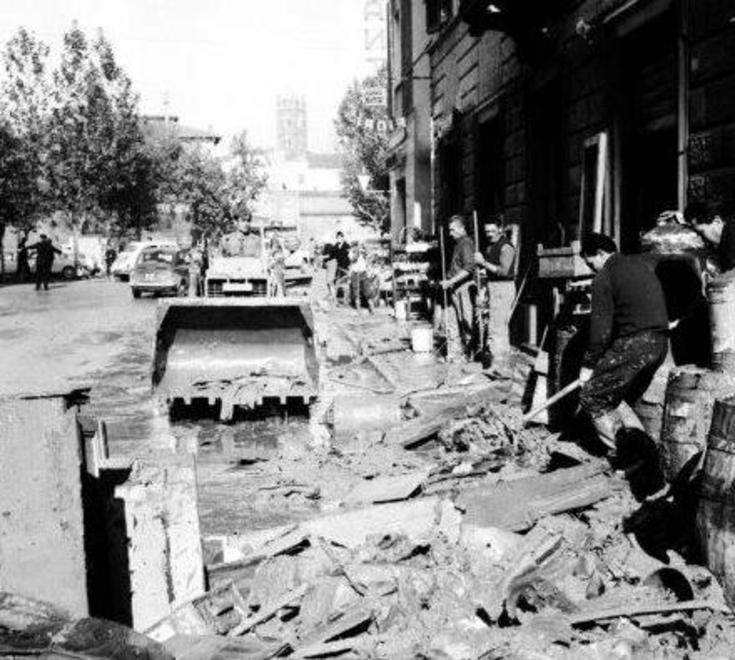 Via de’ Barberi martoriata Oggi le nuove foto