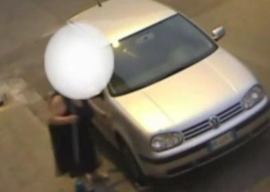 Non la invita alle nozze e gli riga l’auto 