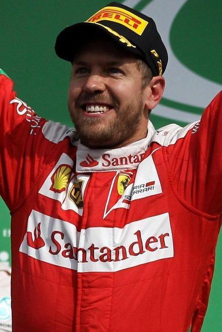 Vettel scende dal podio, Ferrari: «Verdetto pesante e ingiusto»