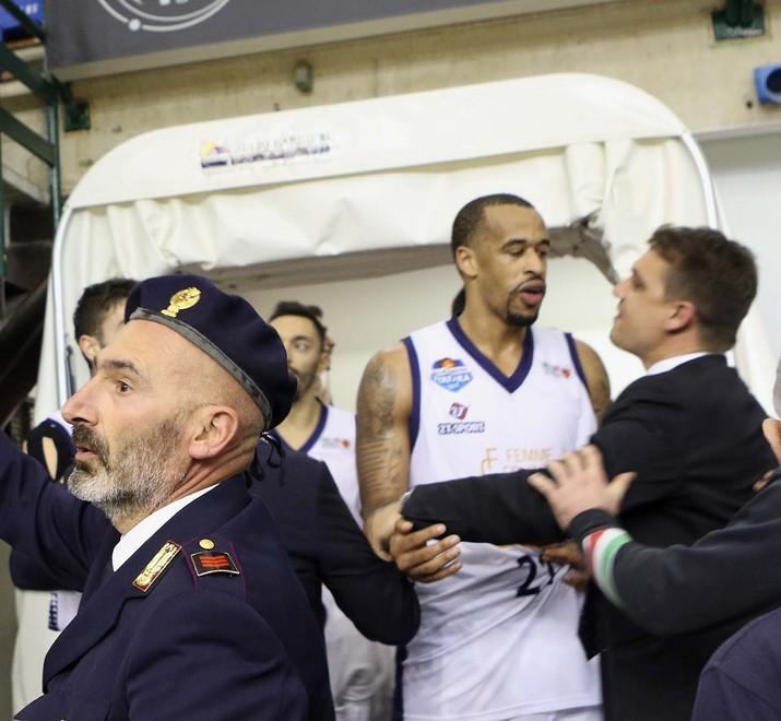 Insulti e sputi contro Yankiel 