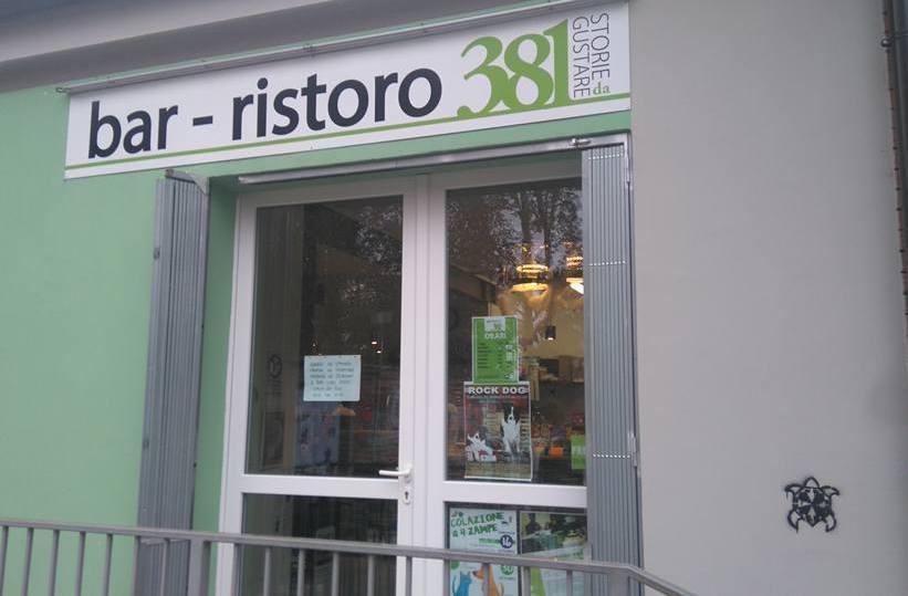 Bar della coop sociale segnato dal simbolo di Casa Pound