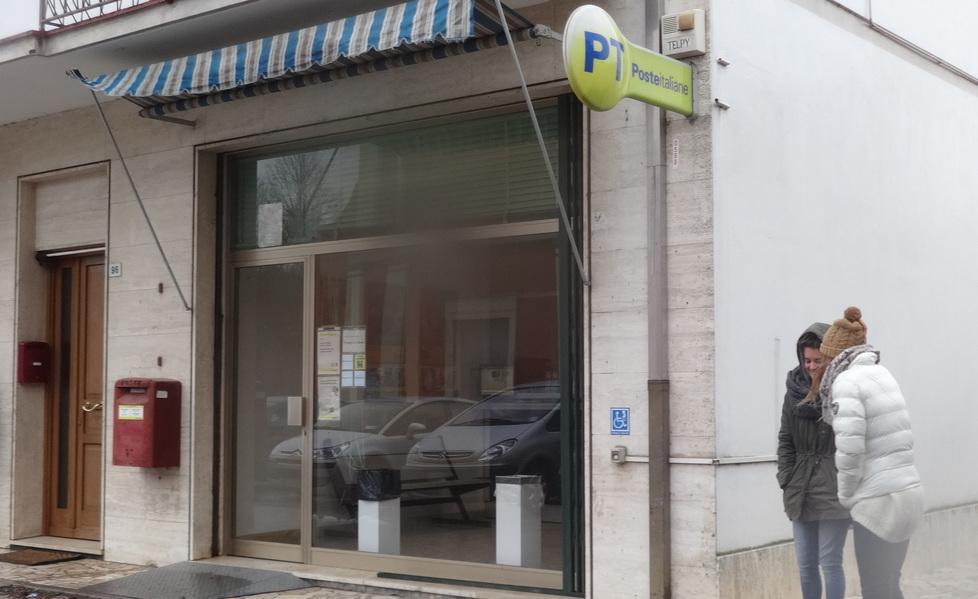 «Il sindaco ci deve aiutare a tenere aperto l’ufficio» 