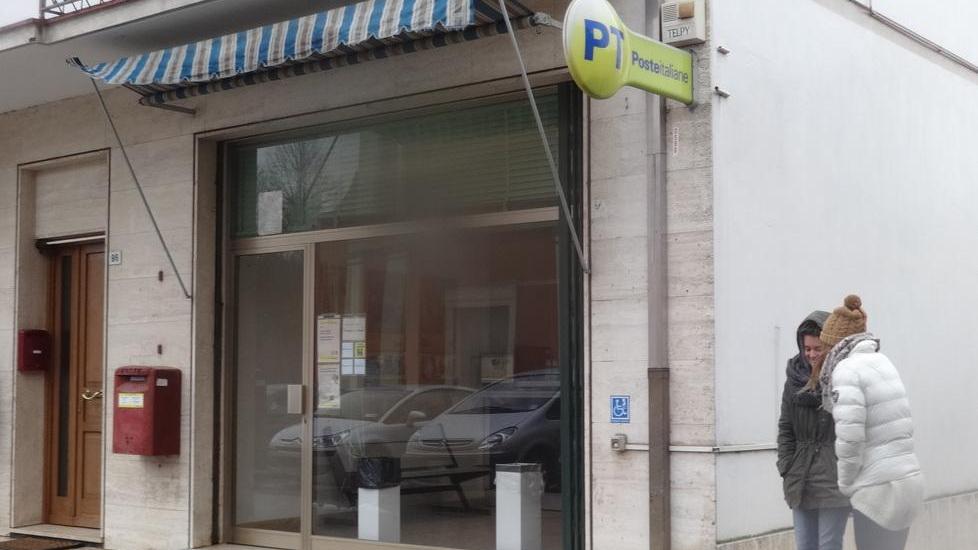 «Il sindaco ci deve aiutare a tenere aperto l’ufficio»