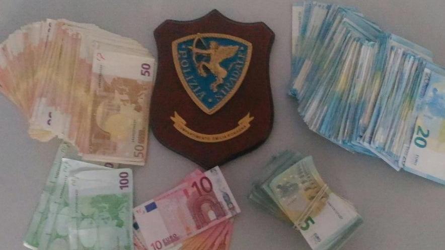 Fermati in A13 con i soldi dei furti
