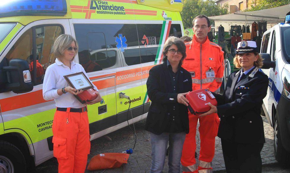 La Croce Arancione di Montecchio dona 11 defibrillatori