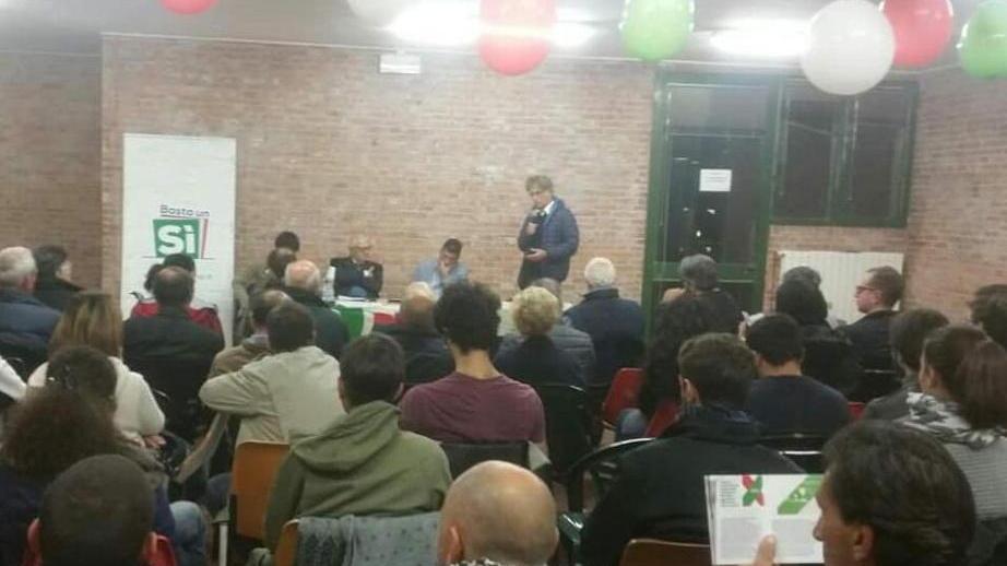 Referendum, scoppia il parapiglia all’incontro del Pd - Video