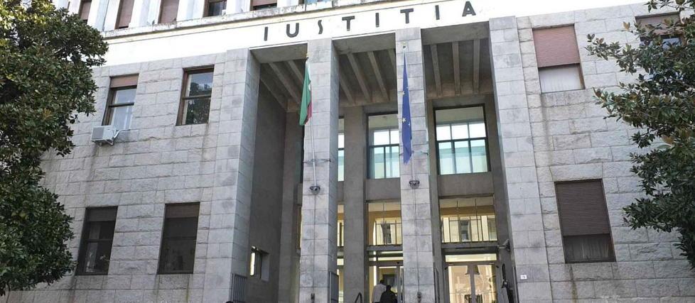 Figlia accusa i genitori di averla picchiata 