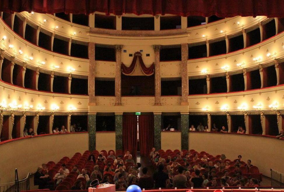 Otto spettacoli fino ad aprile al Persio Flacco