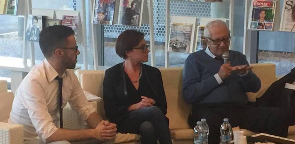 Sala piena per Berlinguer che attacca i “vecchi compagni”