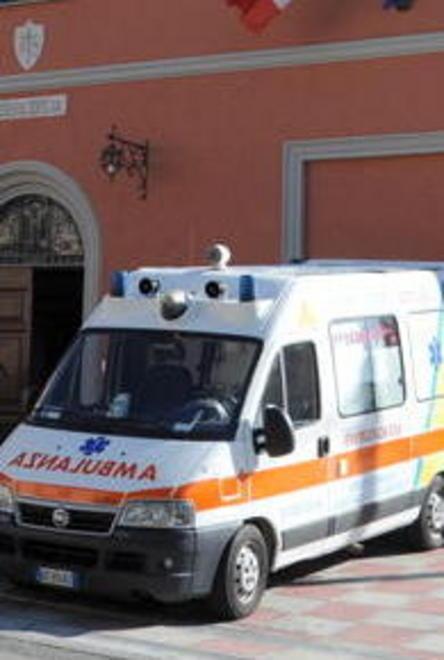 Cade dalla bici sbatte il volto ricoverato a Livorno 