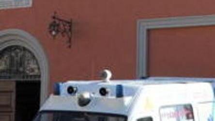 Cade dalla bici sbatte il volto ricoverato a Livorno