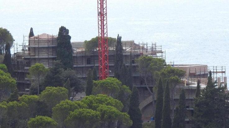Presunti abusi nella villa I lavori restano al palo