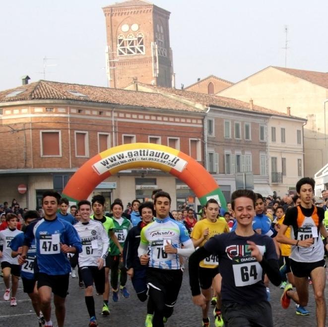“na Spadzada par Bunden” al massimo Ieri mattina 800 podisti al via della gara
