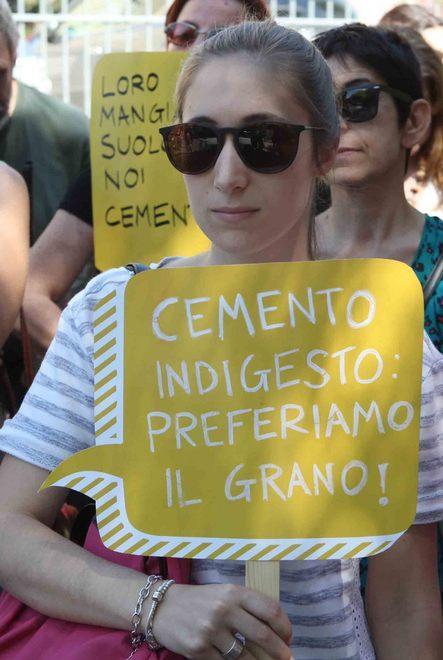 Maxi negozio, scatta la petizione 
