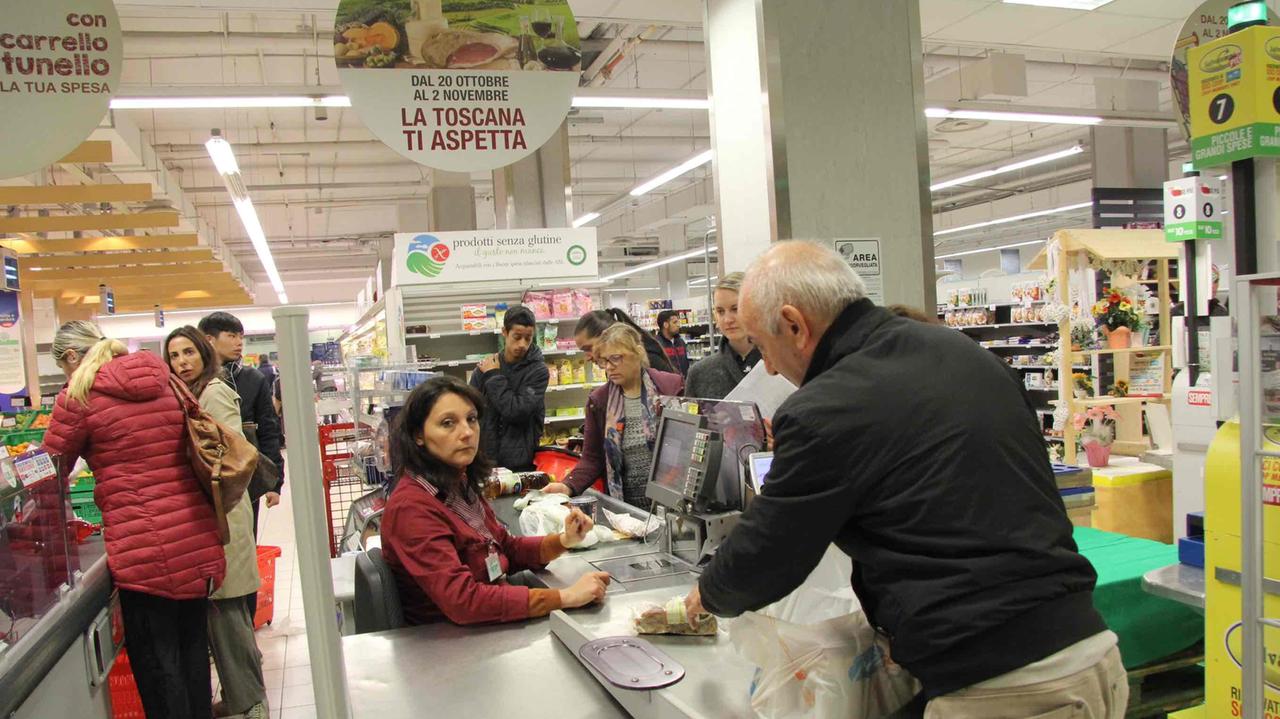 Ultimo giorno di apertura per la Coop di piazza San Marco (foto Batavia)