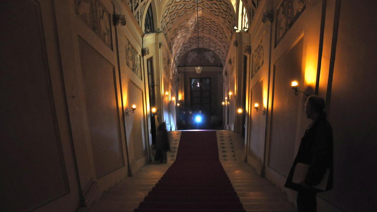 Lo scalone della prefettura