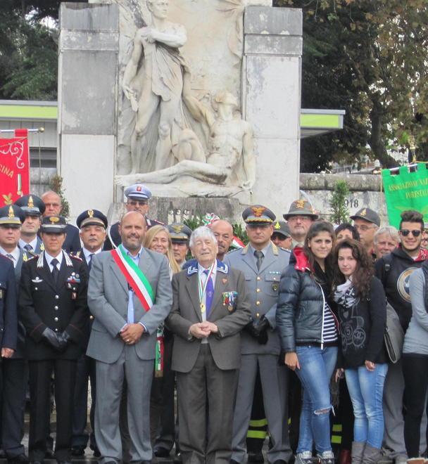 Omaggio a tutti i caduti Invitati gli studenti 