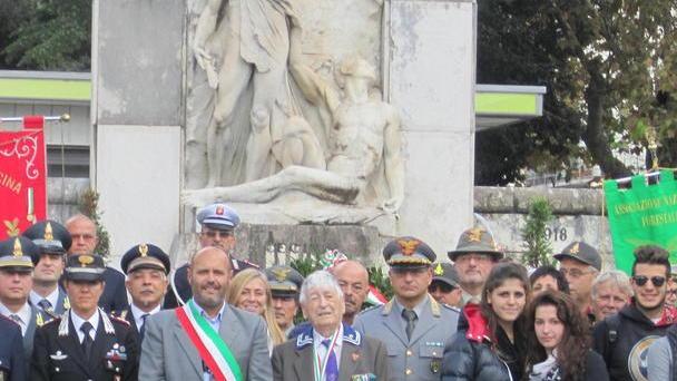 Omaggio a tutti i caduti Invitati gli studenti