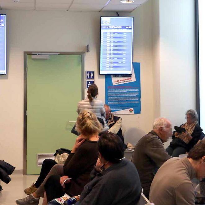 Al pronto soccorso tra gazebo colabrodo e display futuristici 