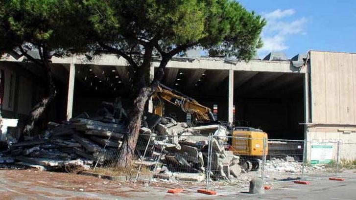 Stadio e palazzetto dello sport non saranno mai aperti insieme
