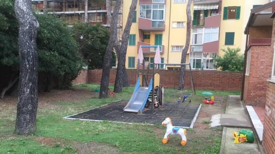 Via i bisogni dei cani pulizia straordinaria del giardino dell’asilo