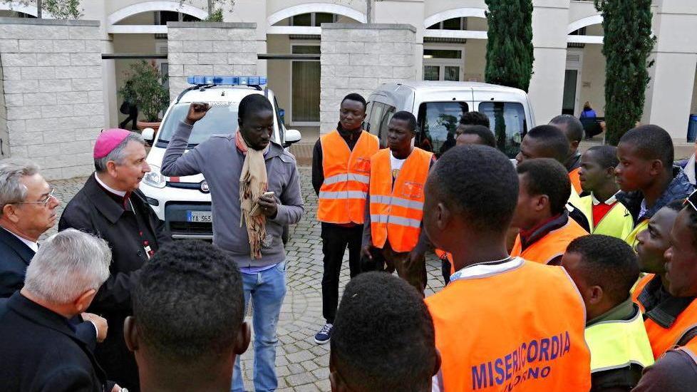 Misericordia, i profughi diventano volontari