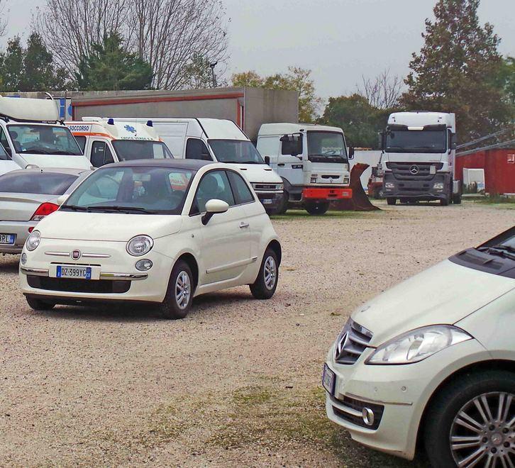 Rubati un furgone e un’auto 