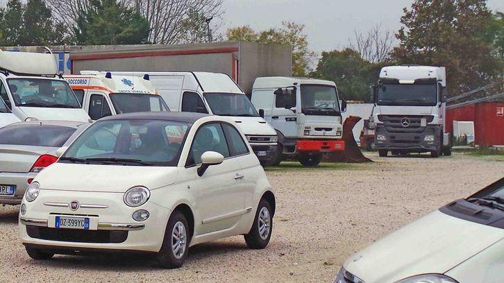 Rubati un furgone e un’auto