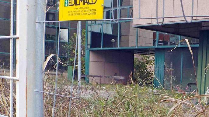 Aperto un varco al Palaspecchi