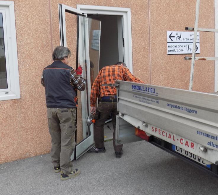 Ladri astemi e maldestri Lasciano i vini, rubano i pc 