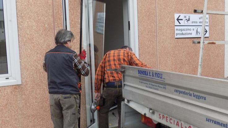 Ladri astemi e maldestri Lasciano i vini, rubano i pc